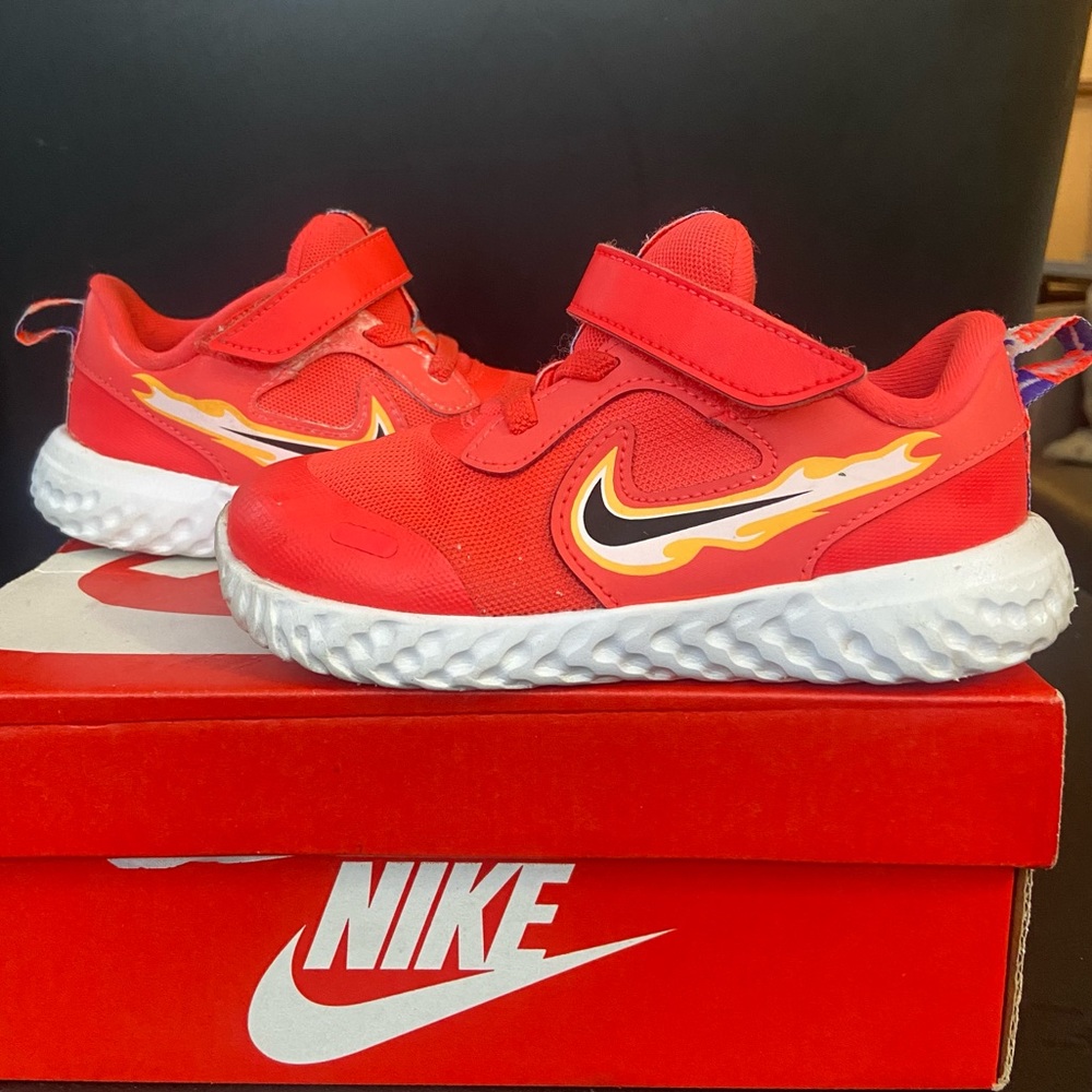 Nike revolution 5 fire toddlers sneakers